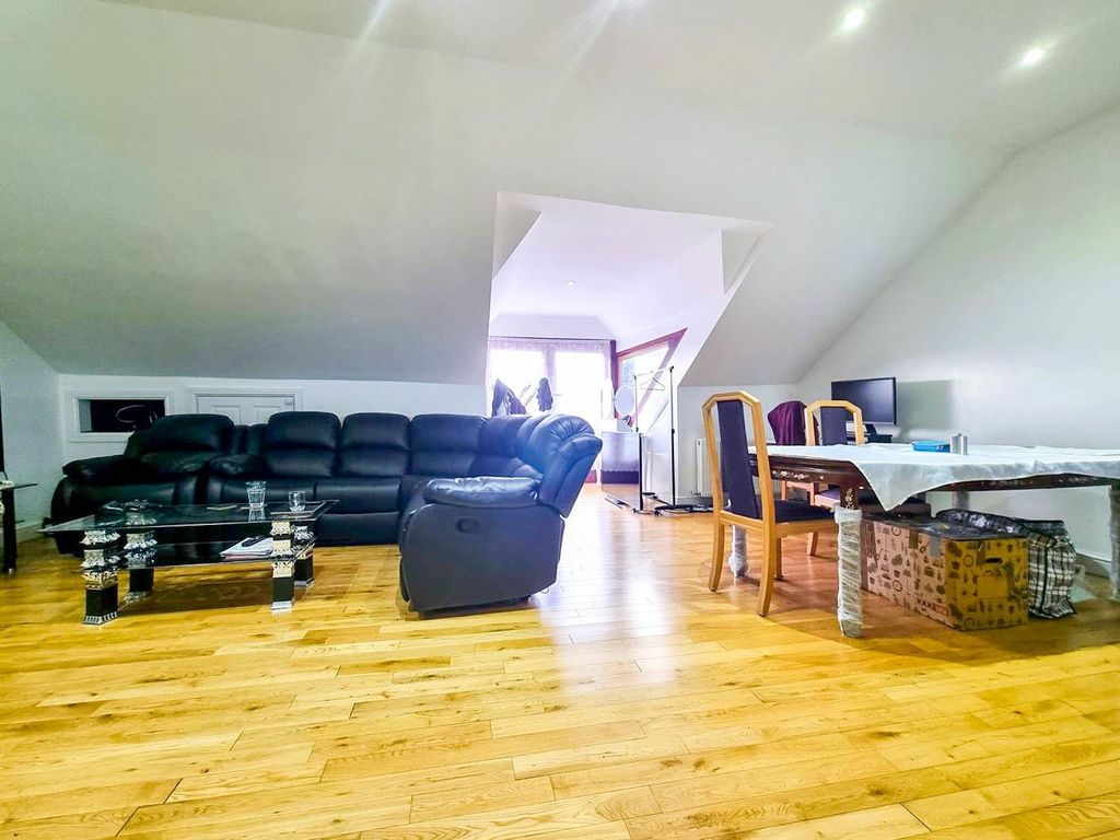 Property photo 1 of 7 Lounge