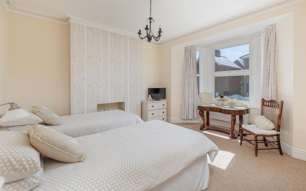 Property photo 3 of 34