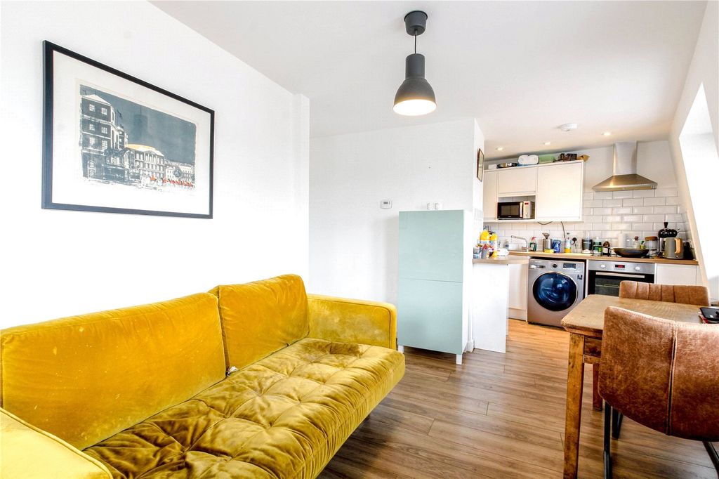 Property photo 2 of 6 Kitchen/Reception