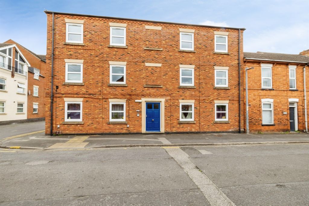 Property photo 1 of 14