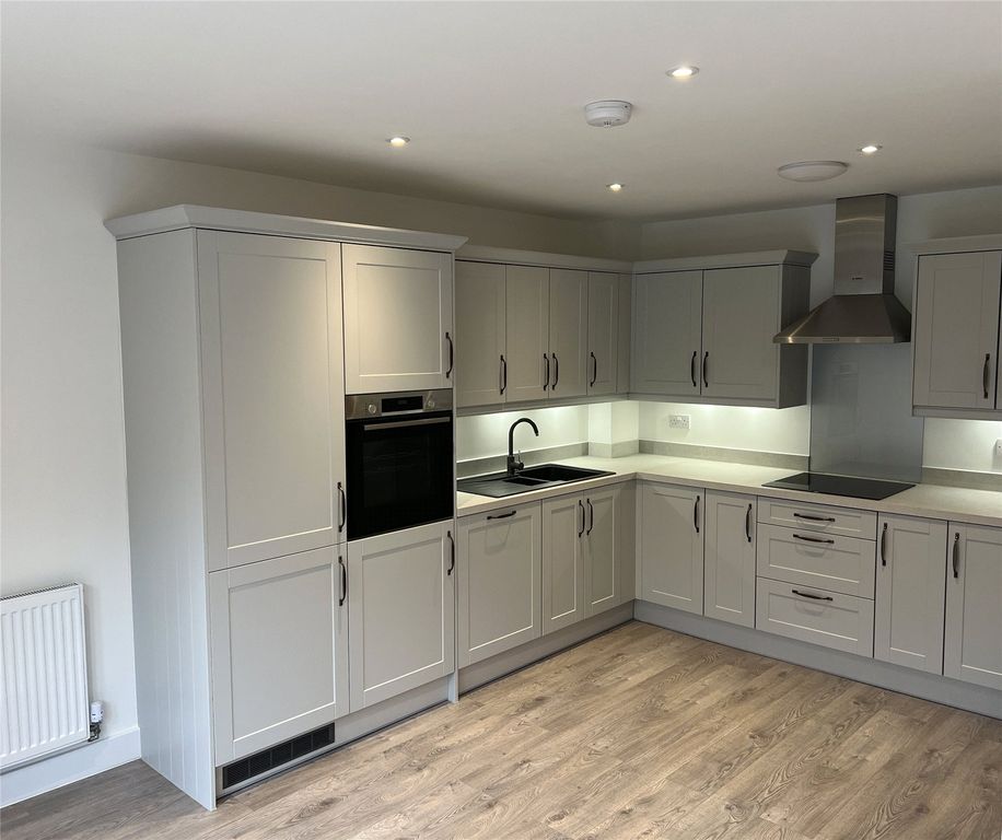 Property photo 3 of 11 Kitchen