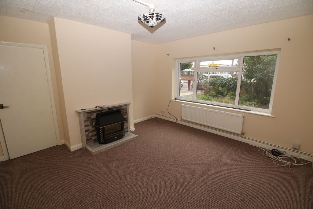 Property photo 2 of 5 Living Room