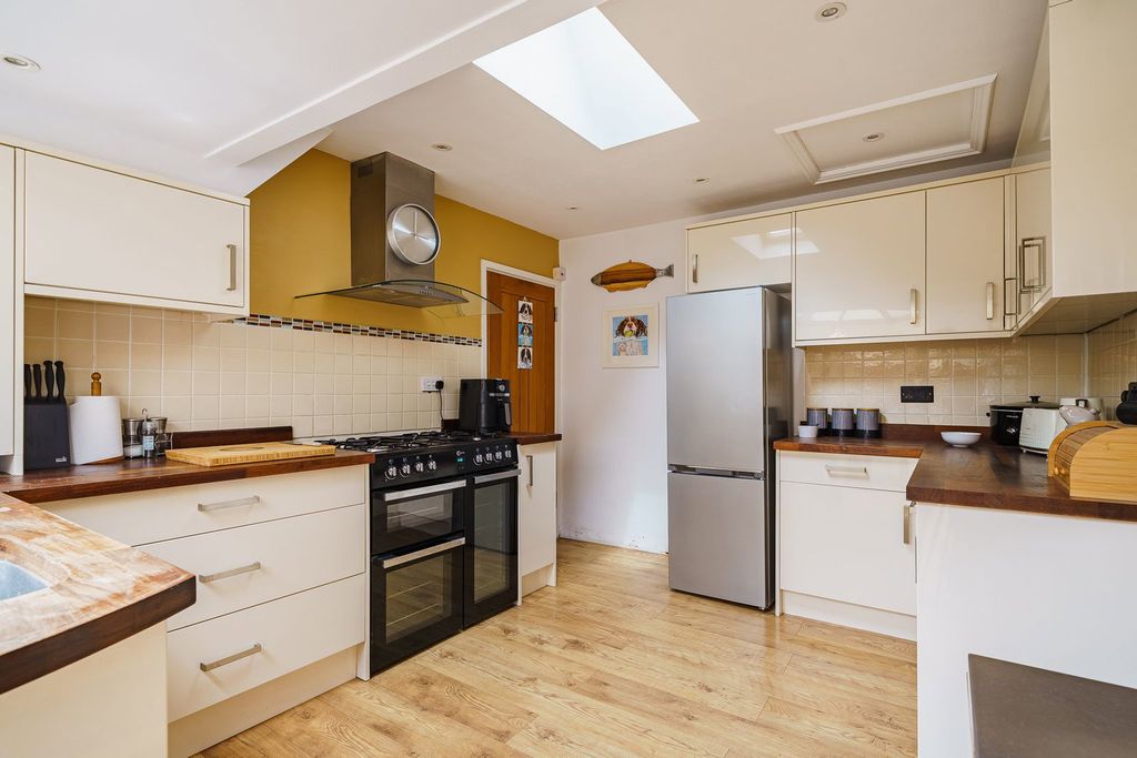Property photo 3 of 27