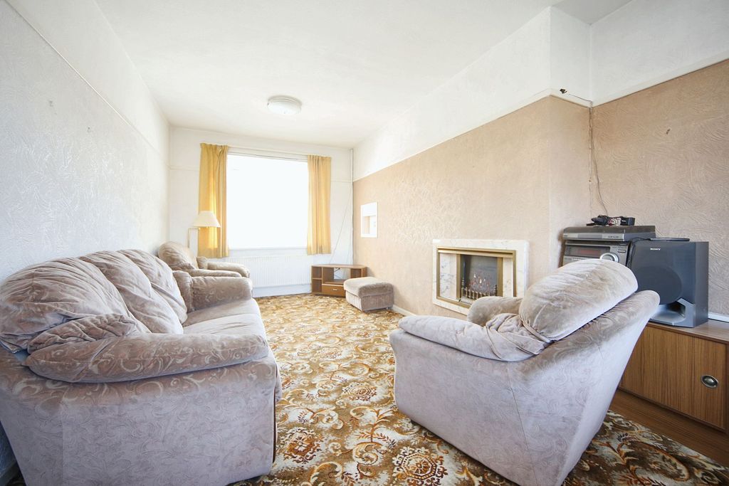 Property photo 3 of 24