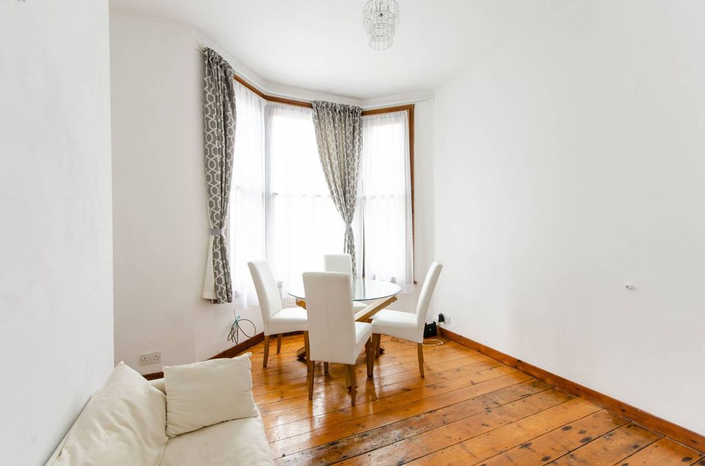 Property photo 2 of 8
