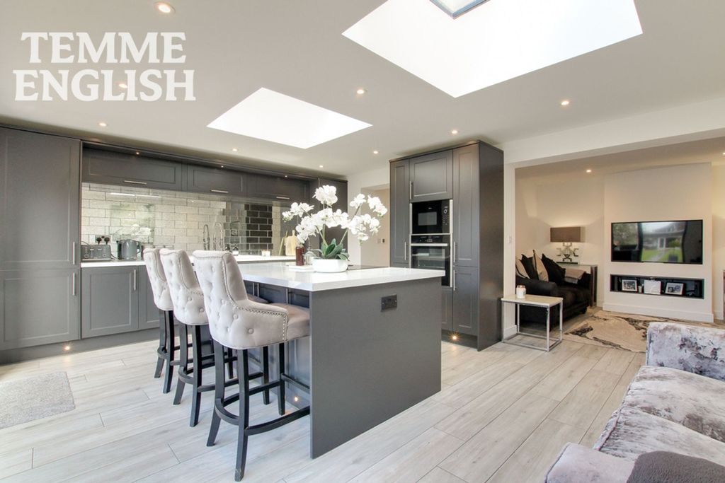 Property photo 3 of 34