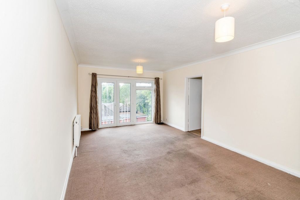 Property photo 3 of 8 Pbox-Img.Jpg