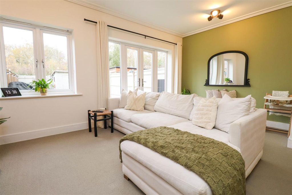 Property photo 3 of 20 Living Room