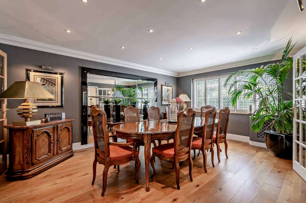 Property photo 3 of 23 Dining Room