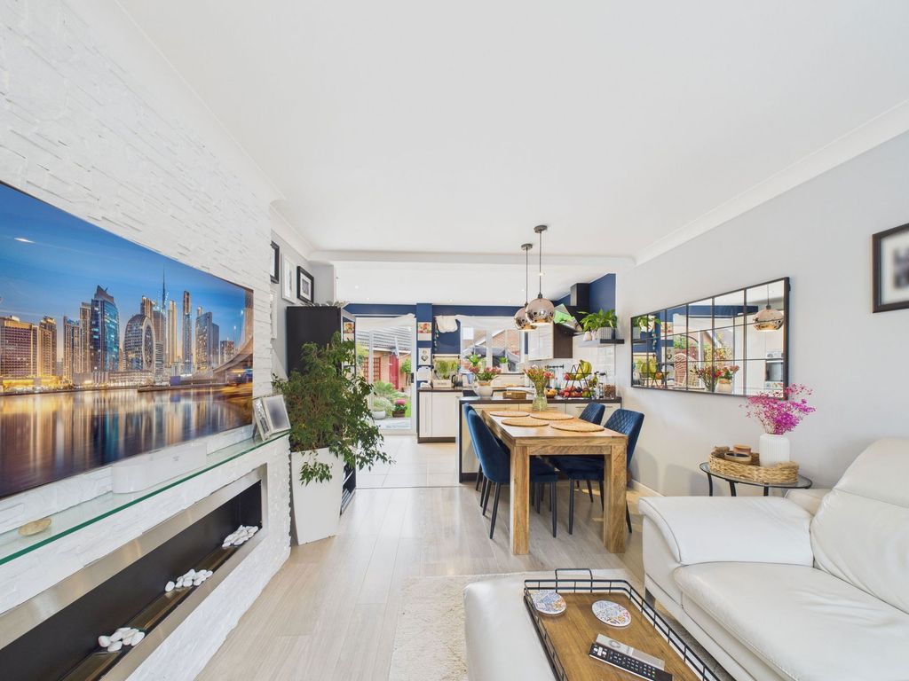 Property photo 2 of 28