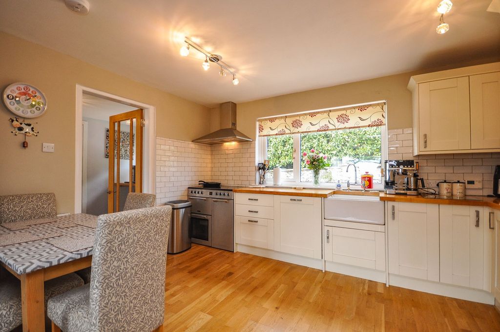 Property photo 3 of 37