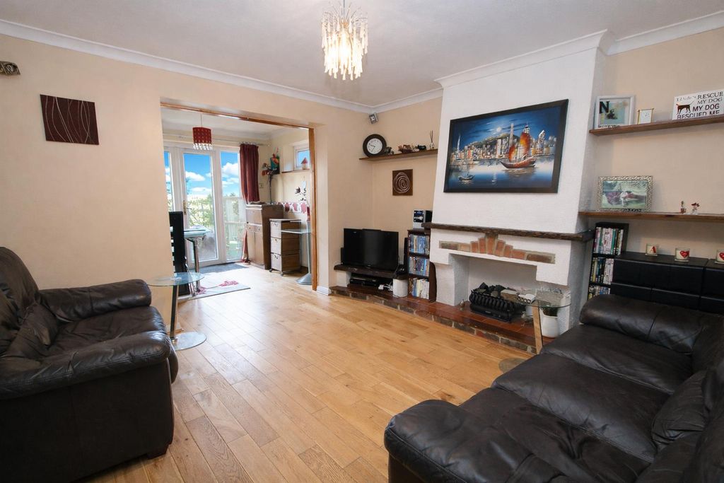 Property photo 2 of 21 Lounge2