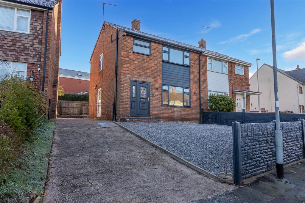 Property photo 1 of 24 Dwelest - 15 Short Street, Staphenhill, De15 9Ls-0