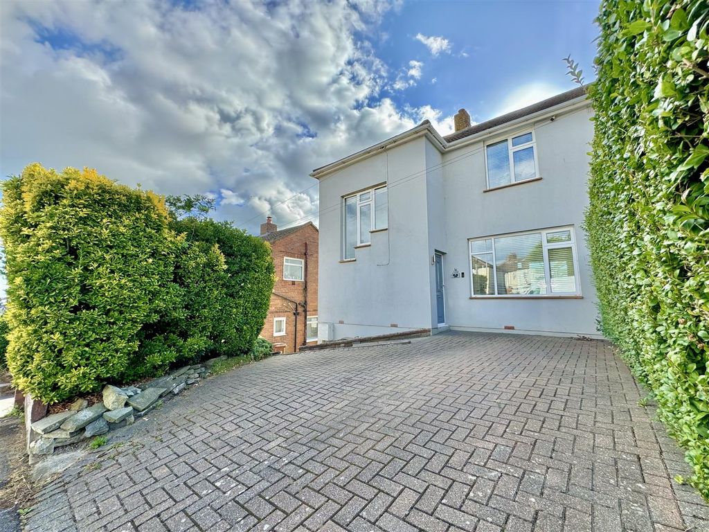 Property photo 2 of 27