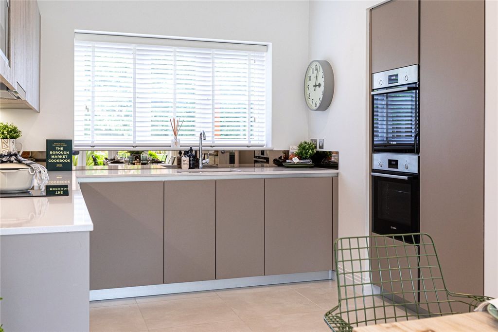 Property photo 3 of 12 Kitchen/Dining