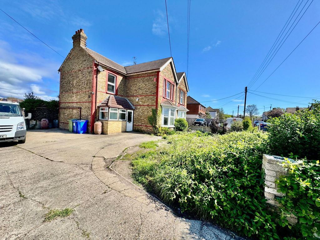 Property photo 2 of 26