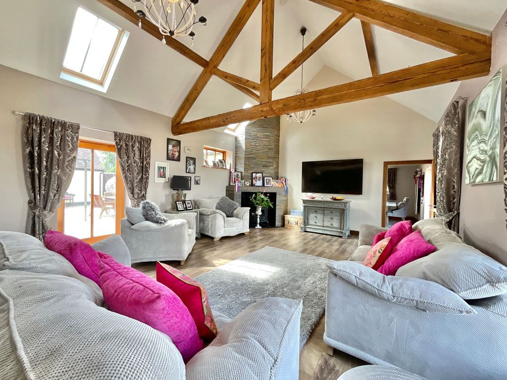 Property photo 3 of 33