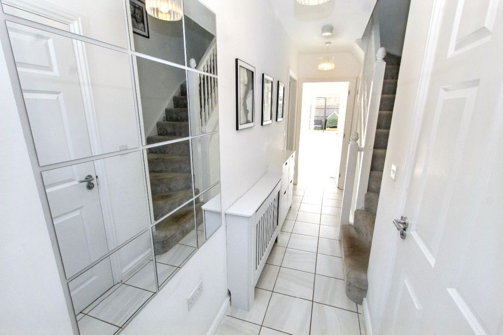 Property photo 2 of 21