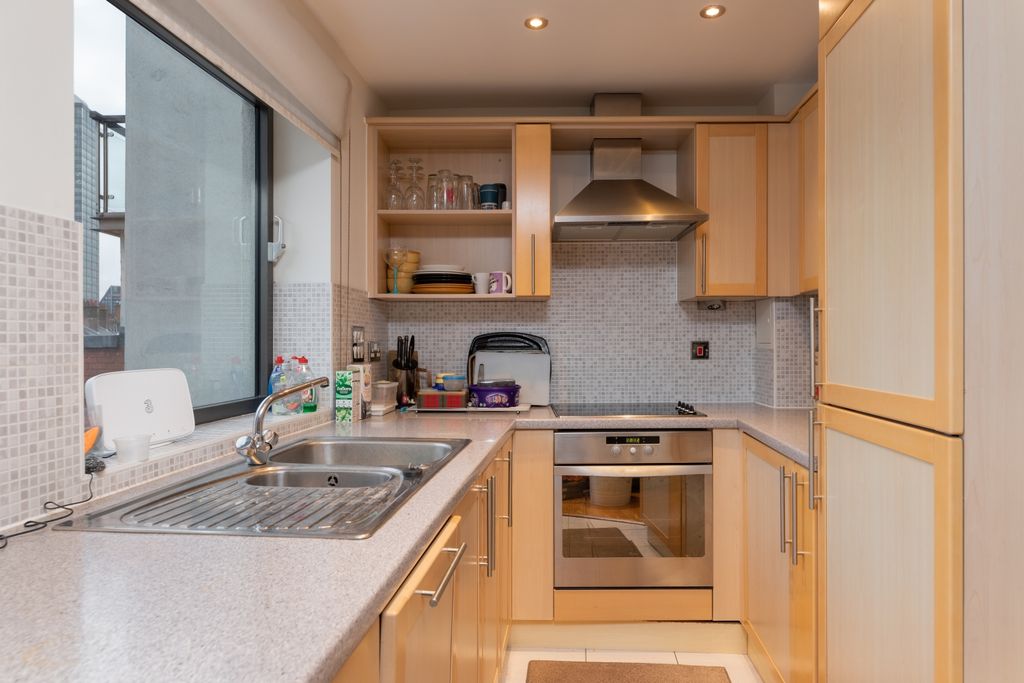 Property photo 3 of 12 Kitchen