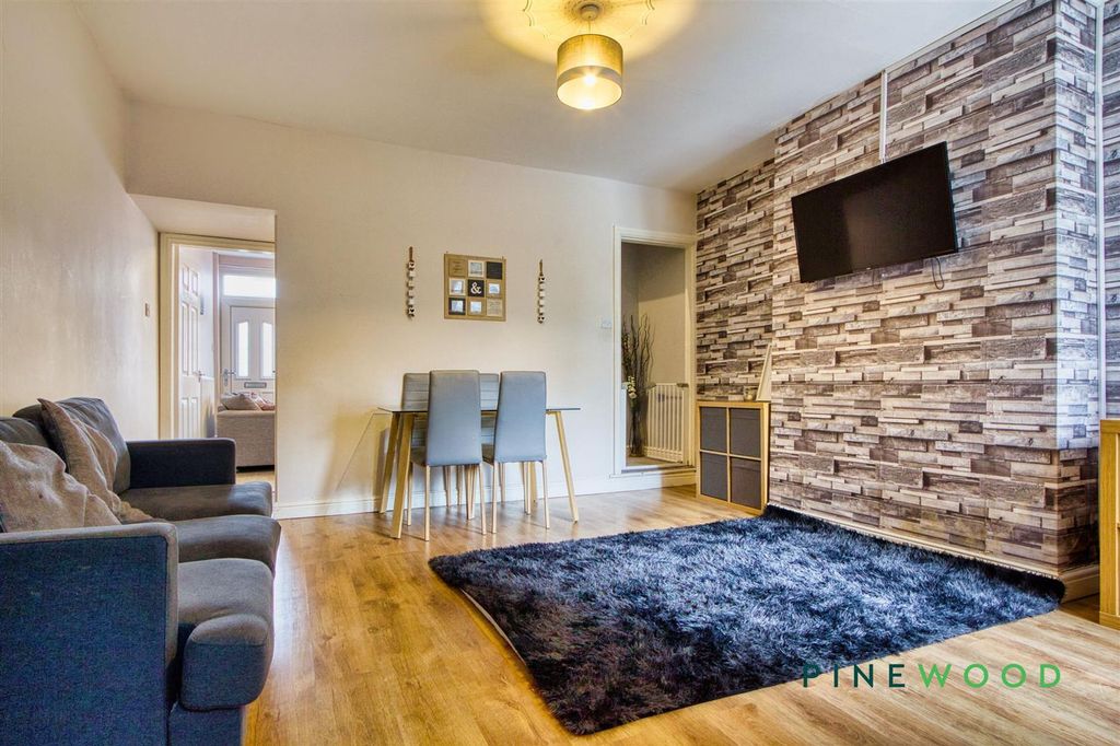 Property photo 3 of 18 Dining Room