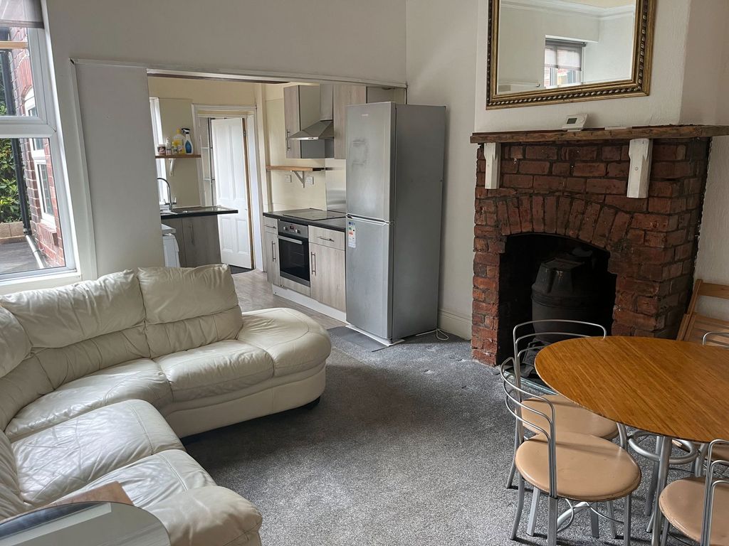 Property photo 2 of 21