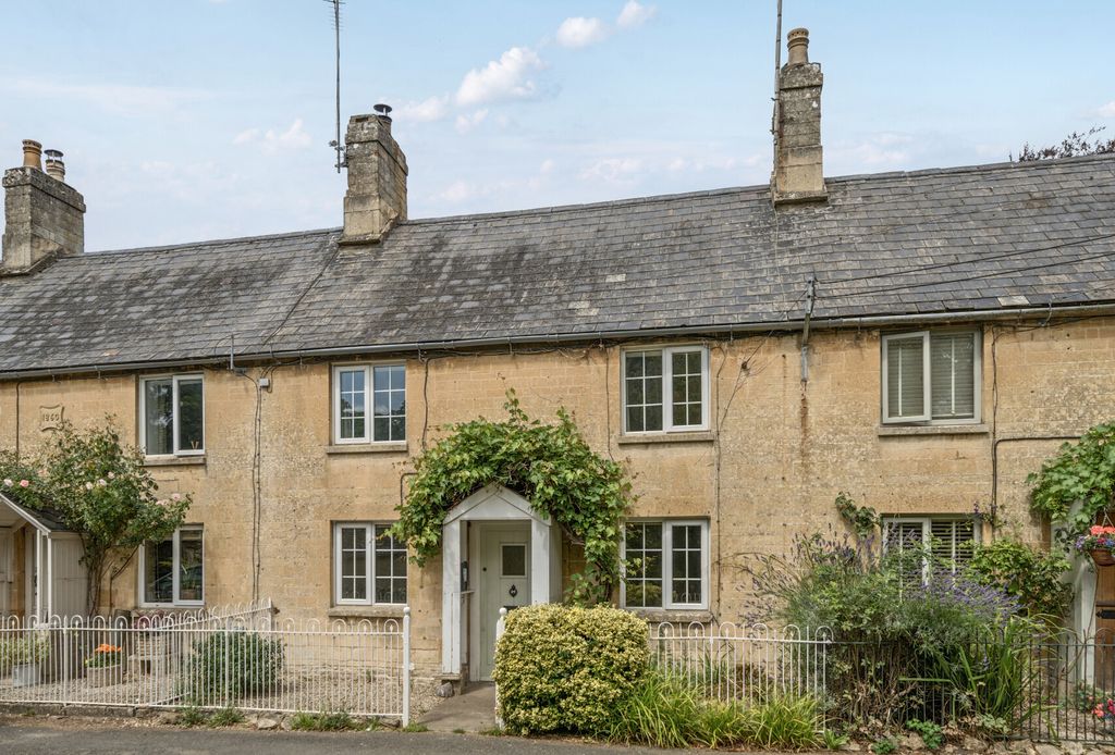 Property photo 1 of 11 1330884-19-68876E...
