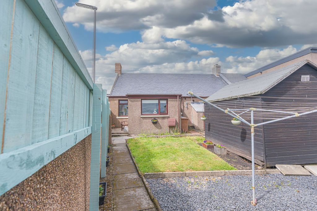 Property photo 2 of 35