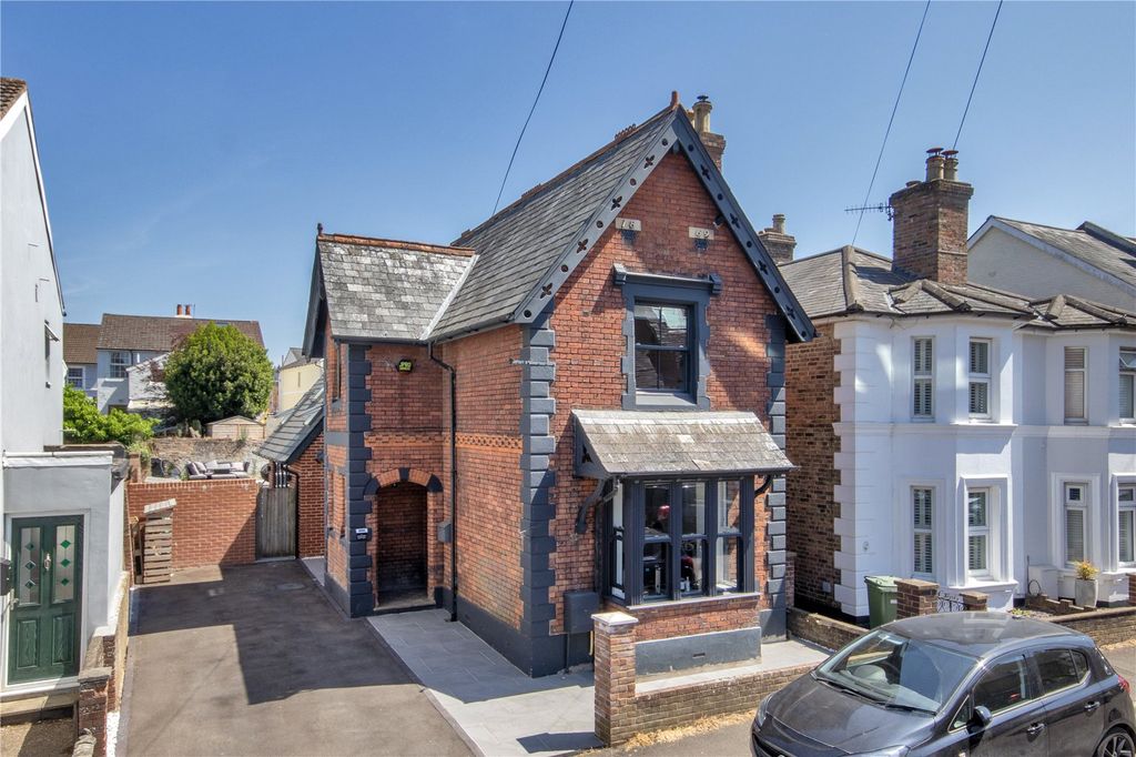 Property photo 1 of 12 17 Standen Street
