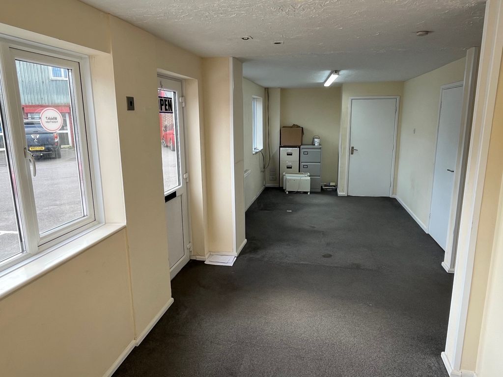 Property photo 3 of 4