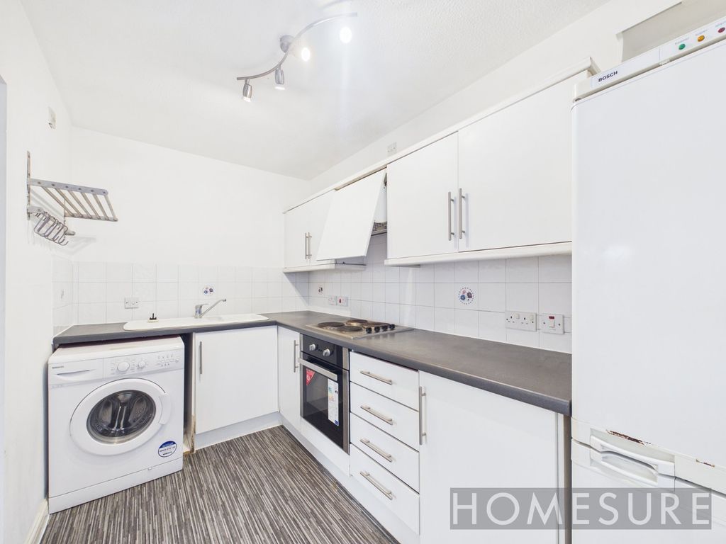 Property photo 3 of 22 Picture No. 21