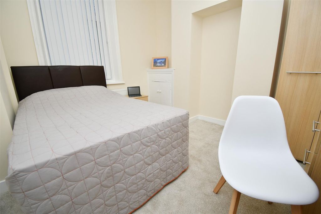 Property photo 1 of 7 Bedroom.Jpg