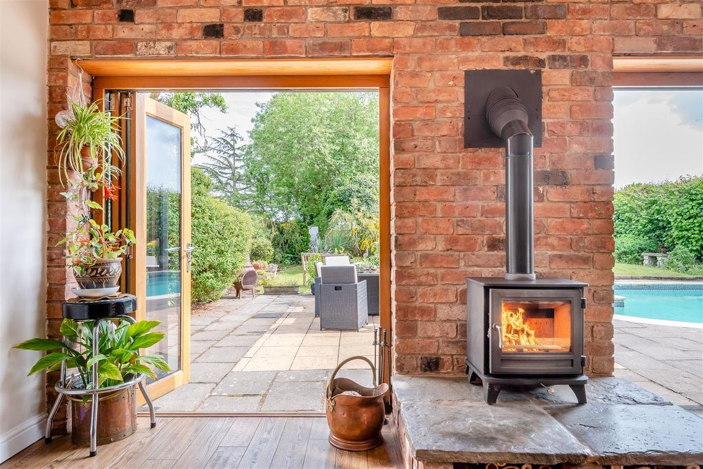 Property photo 2 of 39 8648009-Interior13.Jpg