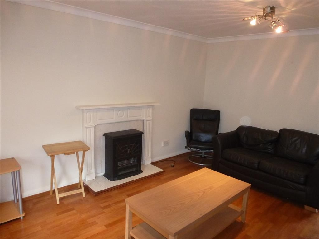 Property photo 3 of 11 Living Room