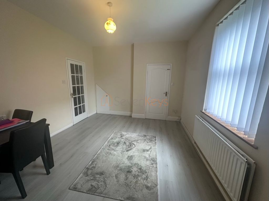 Property photo 3 of 6 30 Darcy 2