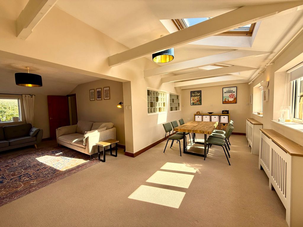 Property photo 1 of 17 Sitting Room/Dining Room