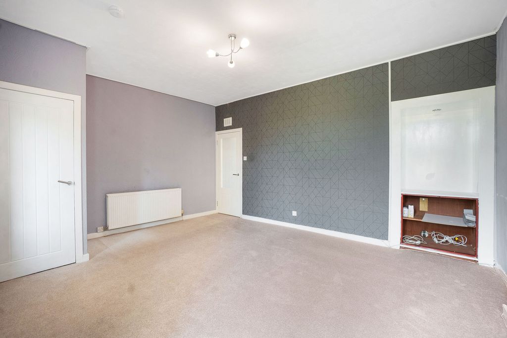 Property photo 3 of 12 Lounge