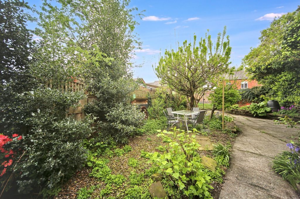 Property photo 2 of 25