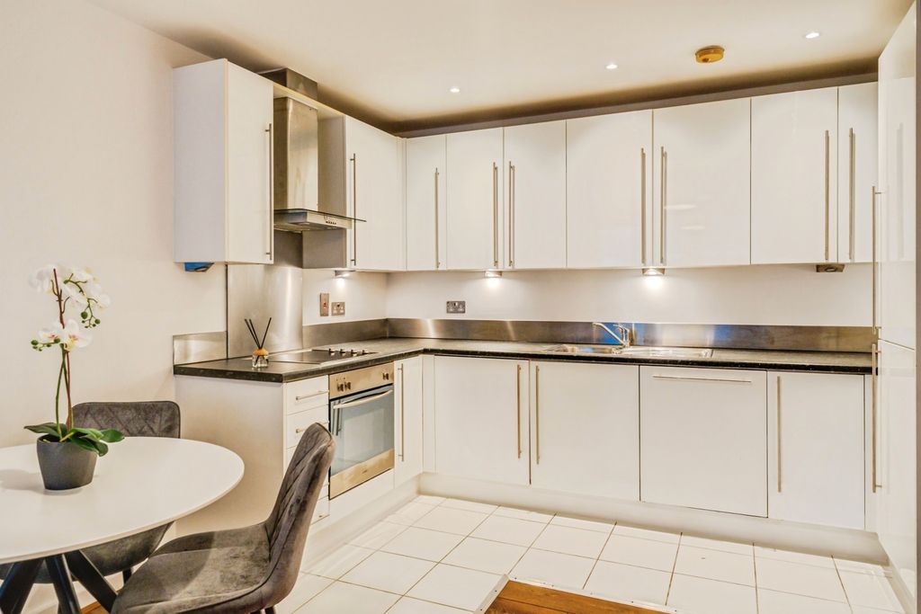 Property photo 3 of 10 3