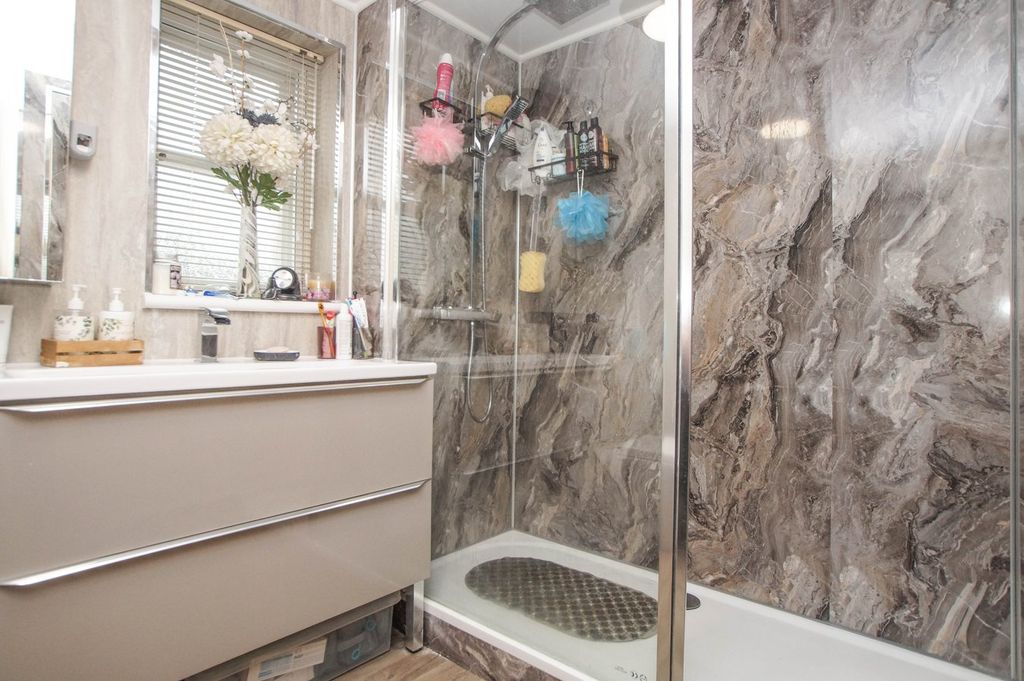 Property photo 3 of 12 Bathroom