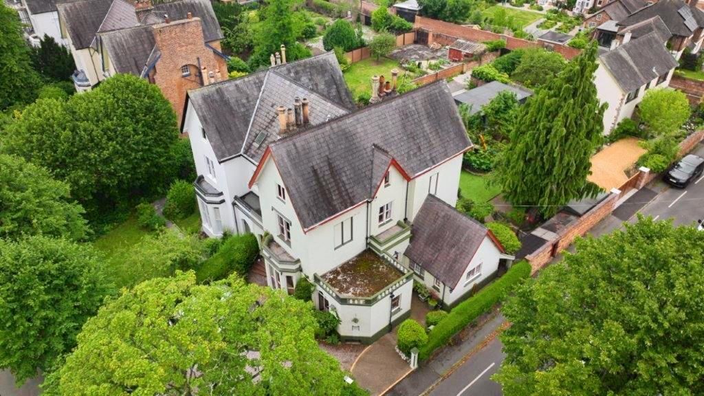 Property photo 2 of 34 -