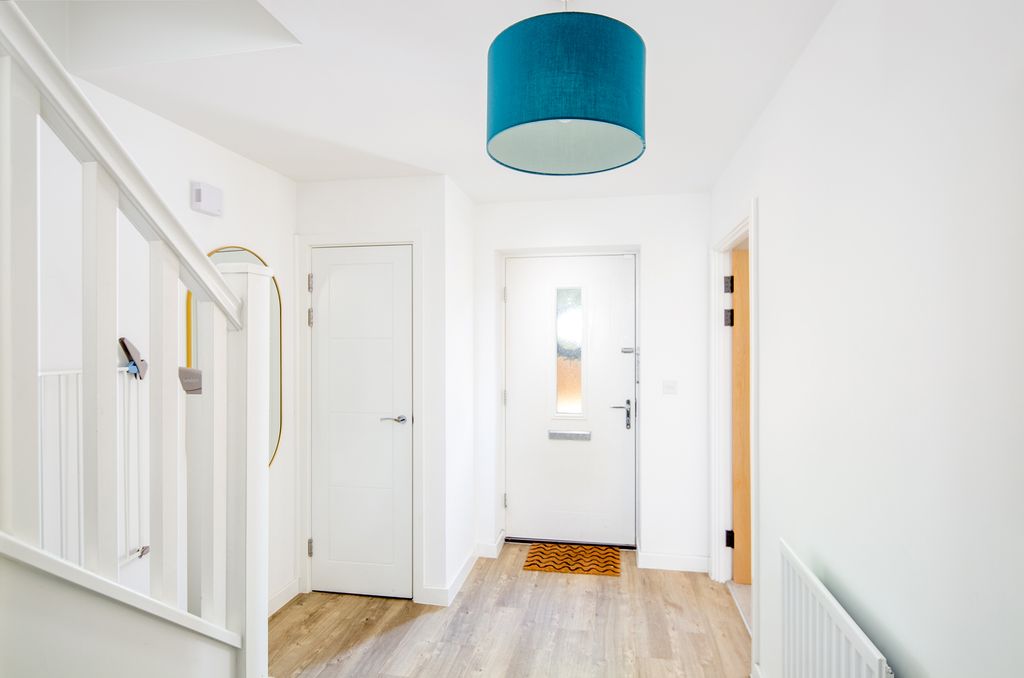Property photo 3 of 24 Entrance Hall