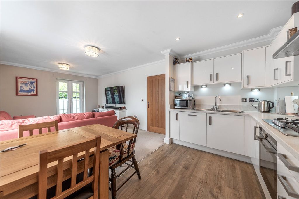 Property photo 2 of 13 Picture No. 12