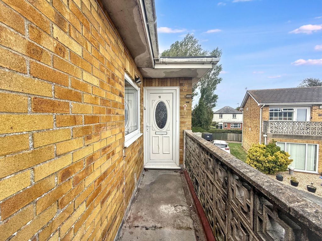 Property photo 1 of 8 Front