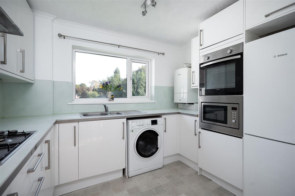 Property photo 3 of 16 Kitchen
