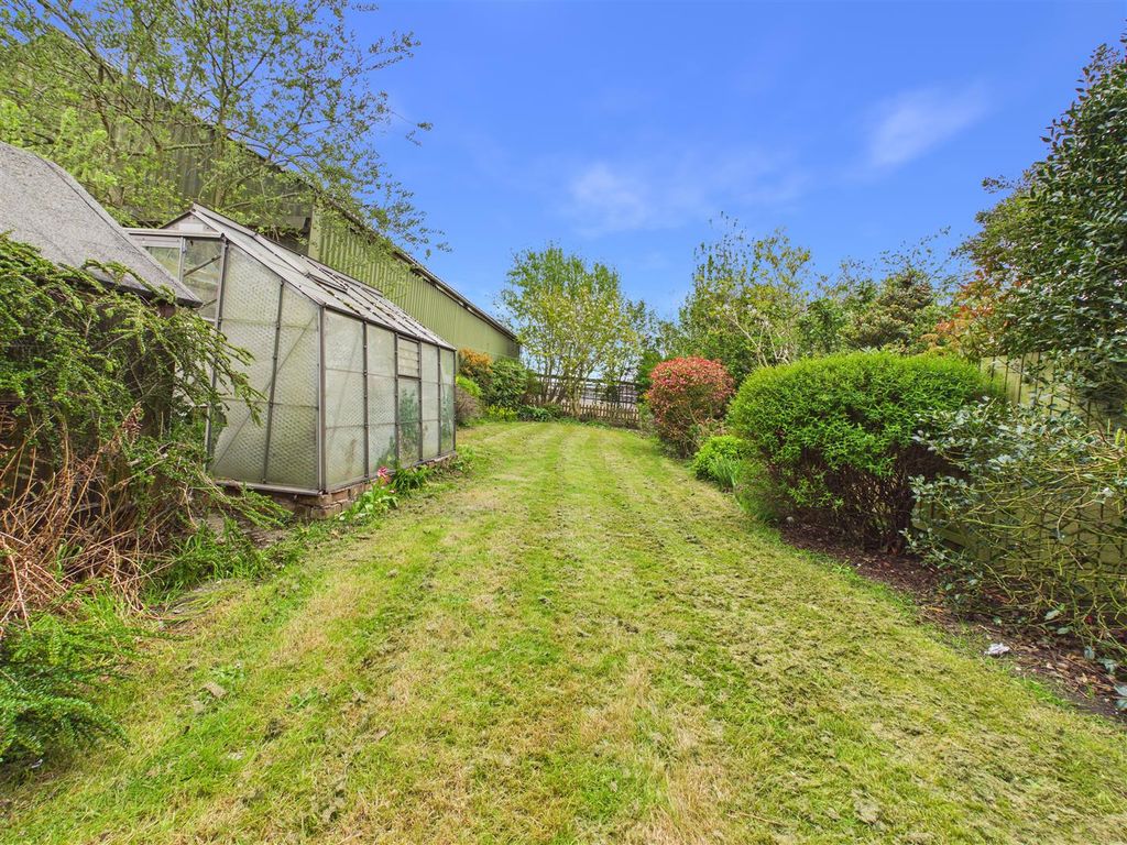 Property photo 3 of 9 Outside