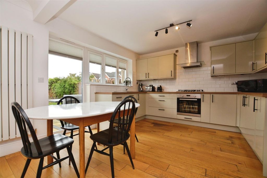 Property photo 3 of 35 Kitchen/Diner