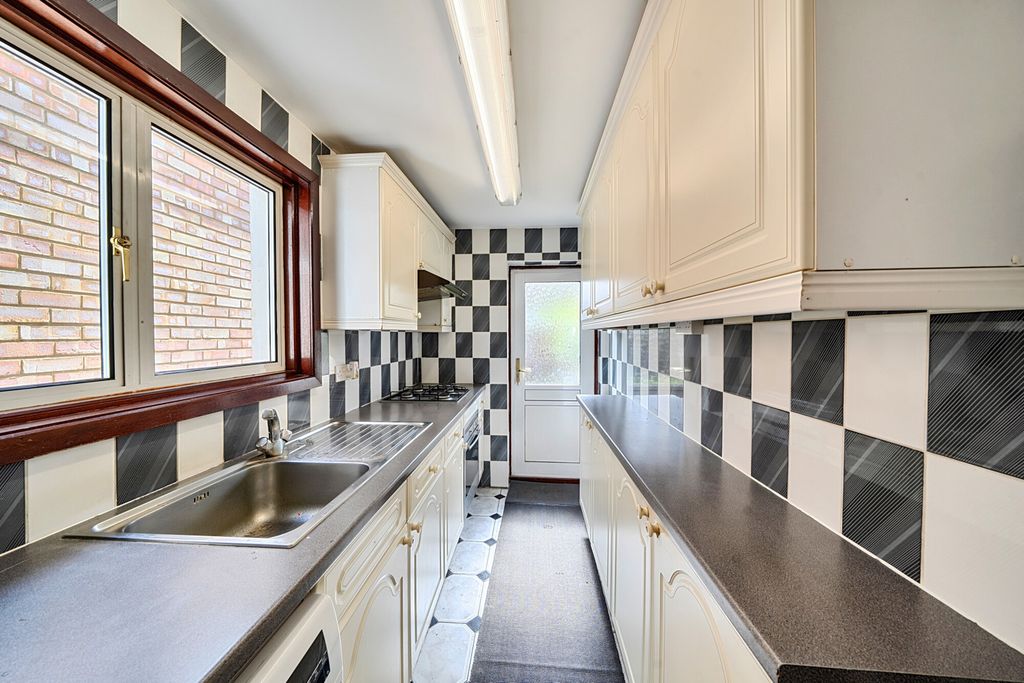 Property photo 3 of 19 1441939-9-69E63dc...