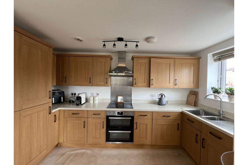 Property photo 3 of 24