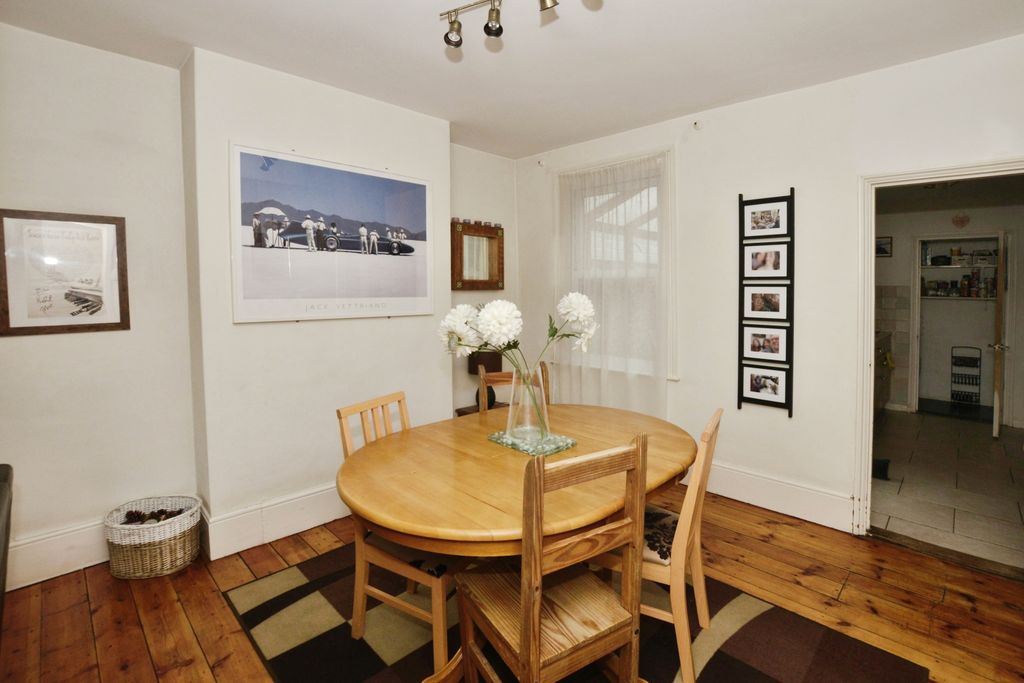 Property photo 3 of 14 Dining Room