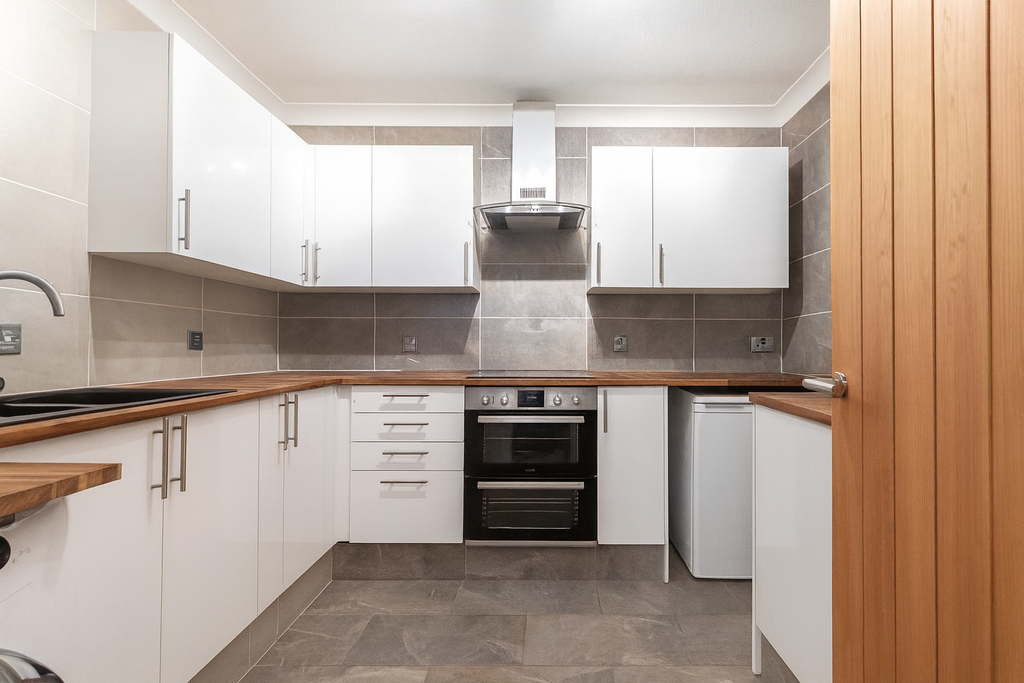 Property photo 2 of 12 Kitchen 2